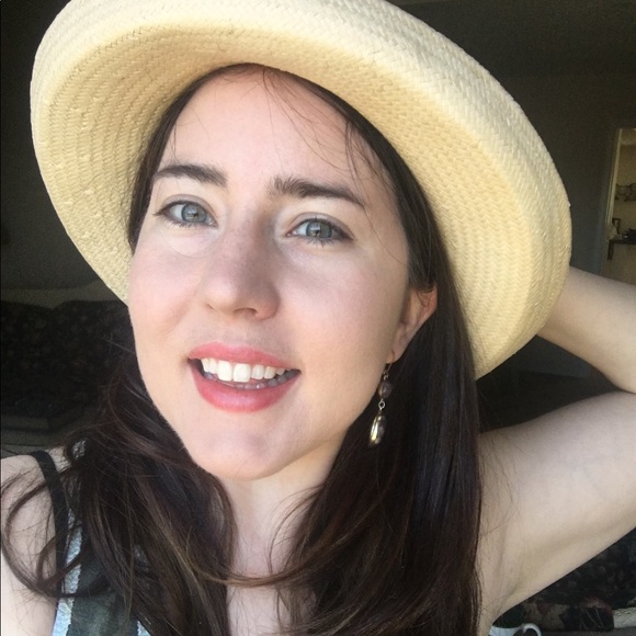 Meet your Posher, Courtney - Picture 1 of 1